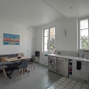  Appartement Charmant Deux Pieces A Arcueil, Mitoyen A La Maison Des Examens France
